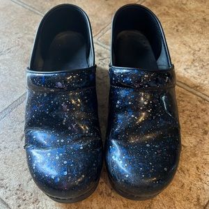Dansko size 39 shoes
